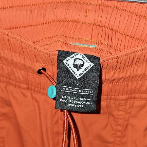 REI + Outdoor Afro Cargo Pants (10) - Picture 2 of 10